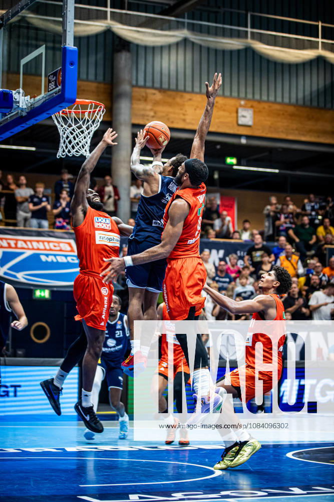 BB 1BL Men s Syntainics MBC vs. Ratiopharm Ulm: DeLonnie Hunt of Syntainics MBC at the basket during the 2026–2027 season in the 1 EasyCredit Bundesliga on Matchday 4 between Syntainics MBC and Ratiopharm Ulm at the Stadthalle Weissenfels on October 3, 2026, in Weissenfels, Saxony-Anhalt, Germany