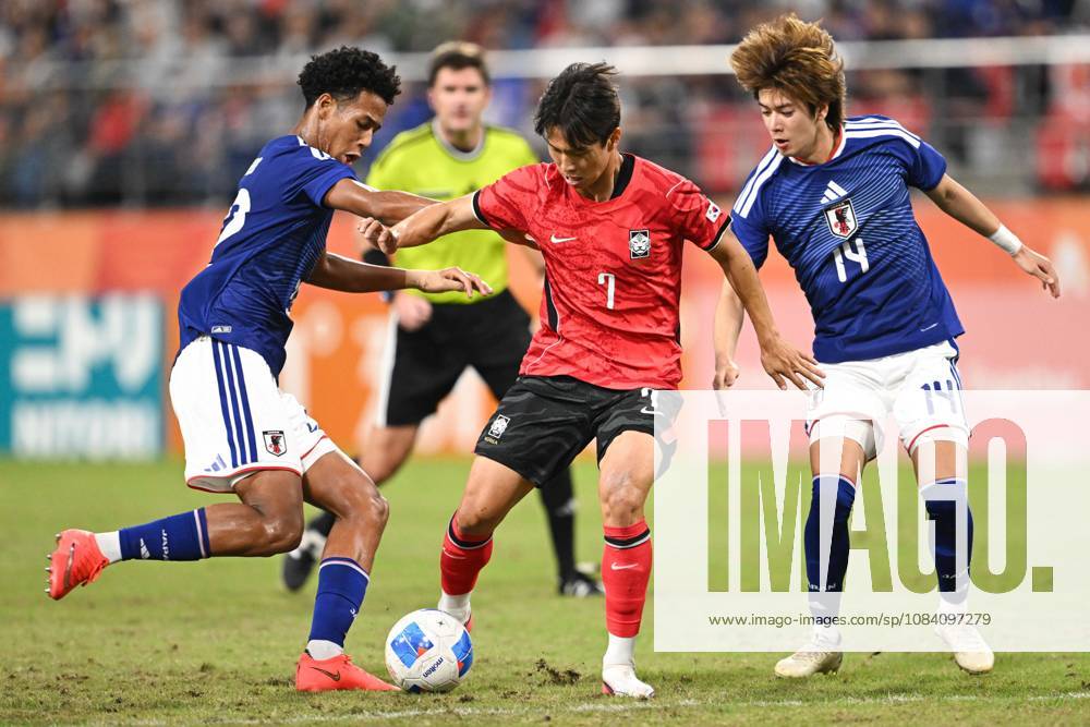 South Korea v Japan - 20th Asian Games Aichi-Nagoya TOYOTA, JAPAN - OCTOBER 03: EOM Jisung 7 of South Korea in action during the Football Men s Final Match between South Korea and Japan on day fourteen of the 20th Asian Games Aichi-Nagoya at Toyota Stadium on October 03, 2026 in Toyota, Aichi, Japan. Stringer Anadolu Tokyo Japan. Editorial use only. Please get in touch for any other usage.