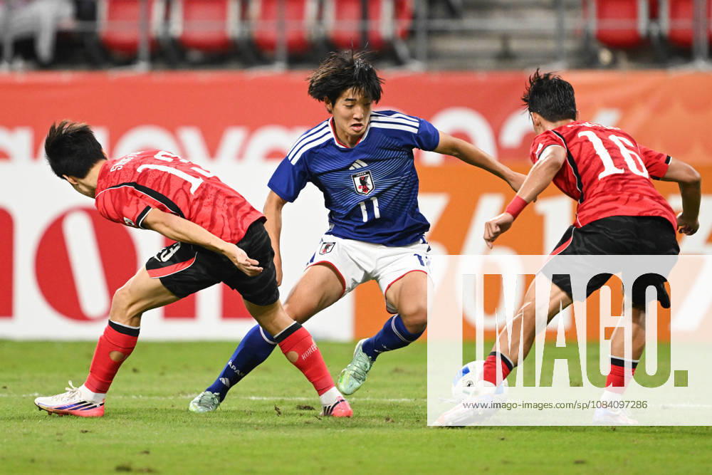 South Korea v Japan - 20th Asian Games Aichi-Nagoya TOYOTA, JAPAN - OCTOBER 03: YOKOYAMA Yumeki 11 of Japan in action during the Football Men s Final Match between South Korea and Japan on day fourteen of the 20th Asian Games Aichi-Nagoya at Toyota Stadium on October 03, 2026 in Toyota, Aichi, Japan. Stringer Anadolu Tokyo Japan. Editorial use only. Please get in touch for any other usage.