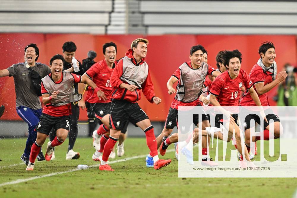 South Korea v Japan - 20th Asian Games Aichi-Nagoya TOYOTA, JAPAN - OCTOBER 03: Players of South Korea celebrates the victory after the Football Men s Final between South Korea and Japan on day fourteen of the 20th Asian Games Aichi-Nagoya at Toyota Stadium on October 03, 2026 in Toyota, Aichi, Japan. Stringer Anadolu Tokyo Japan. Editorial use only. Please get in touch for any other usage.