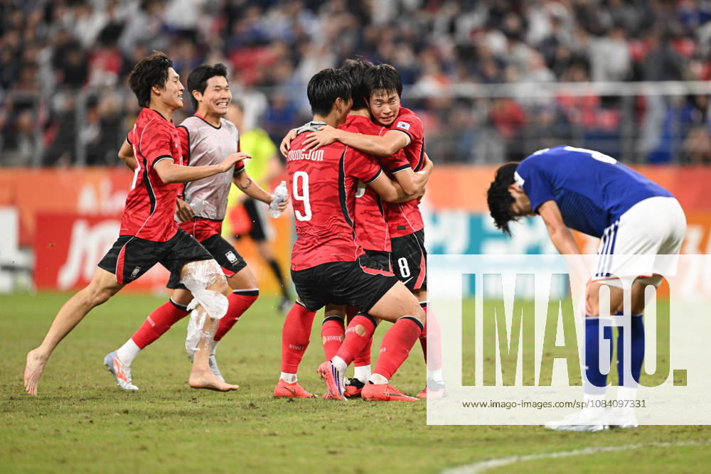 South Korea v Japan - 20th Asian Games Aichi-Nagoya TOYOTA, JAPAN - OCTOBER 03: Players of South Korea celebrates the victory after the Football Men s Final between South Korea and Japan on day fourteen of the 20th Asian Games Aichi-Nagoya at Toyota Stadium on October 03, 2026 in Toyota, Aichi, Japan. Stringer Anadolu Tokyo Japan. Editorial use only. Please get in touch for any other usage.