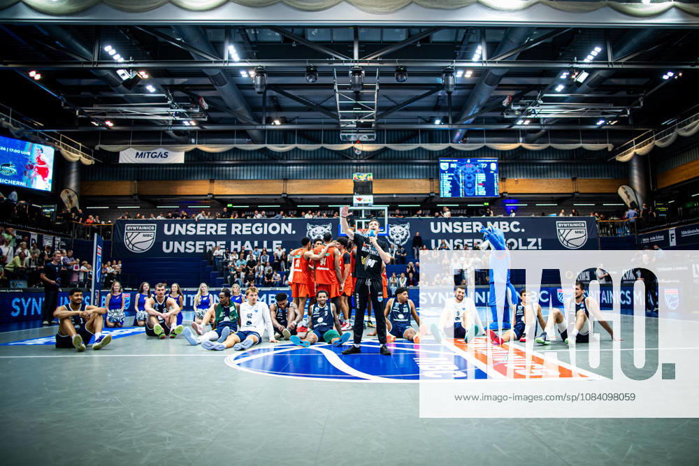 BB 1BL Men s Syntainics MBC vs. Ratiopharm Ulm: Celebrations after the game during the 2026–2027 season in the 1st EasyCredit Bundesliga on Matchday 4 between Syntainics MBC and Ratiopharm Ulm at the Stadthalle Weissenfels on October 3, 2026 in Weissenfels, Saxony-Anhalt, Germany