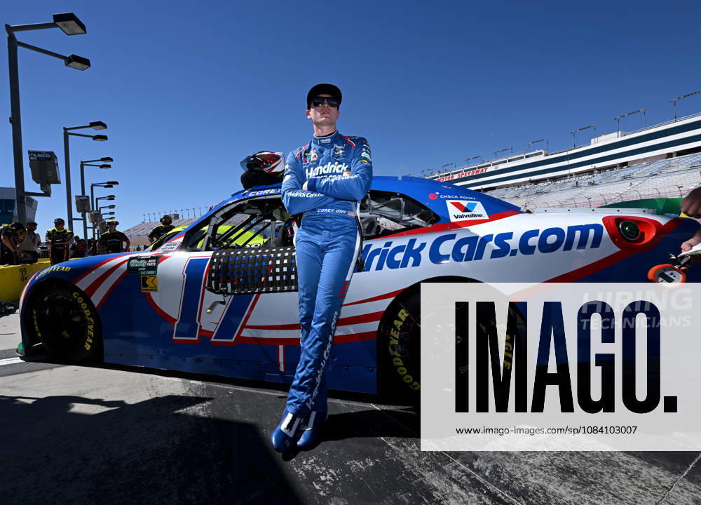 LAS VEGAS, NV - OCTOBER 03: Corey Day ( 17 Hendrick Motorsports HendrickCars.com Chevrolet) stands next to his race car his pole winning qualfiying run for the NASCAR, Motorsport, USA OReilly Auto Parts Series Focused Health 302 playoff race at Las Vegas Motor Speedway Saturday Oct. 3, 2026 in Las Vegas, Nevada. (Photo by Will Lester Icon Sportswire) AUTO: OCT 03 NASCAR OReilly Auto Parts Series Focused Health 302 Icon26100304982
