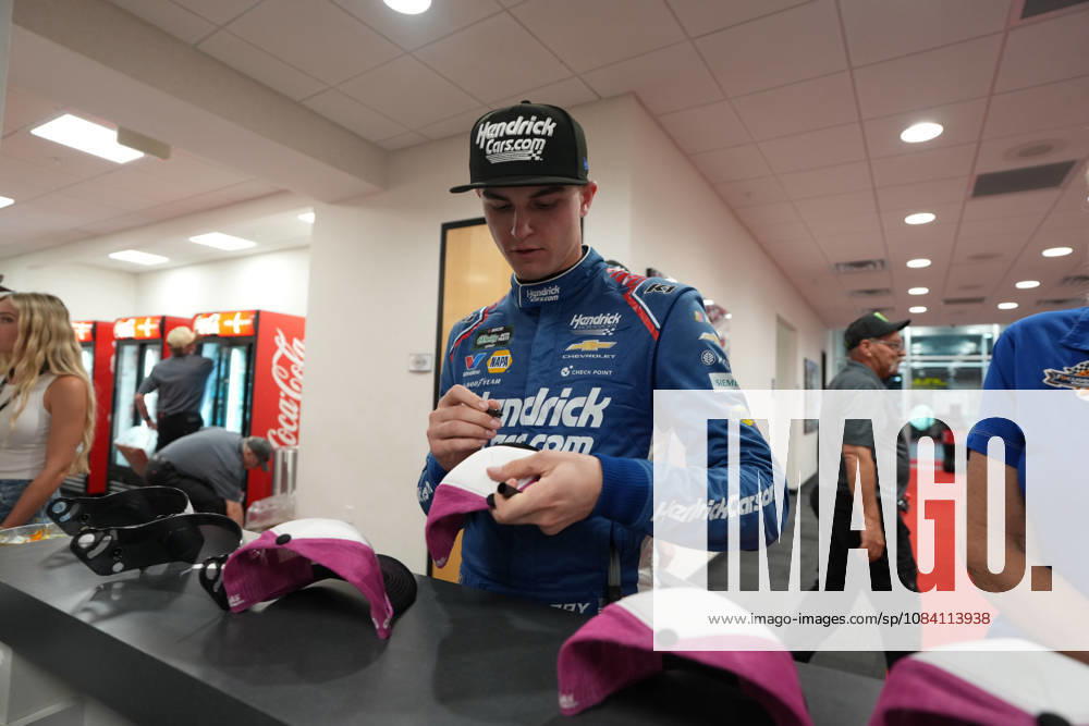 LAS VEGAS, CA - OCTOBER 03: Corey Day ( 17 Hendrick Motorsports HendrickCars.com Chevrolet) signs autographs after winning the Focused Health 302 NASCAR, Motorsport, USA OReilly Auto Parts Series race on October 3, 2026, at Las Vegas Motor Speedway in Las Vegas, NV. (Photo by Jack Geissinger LVMS Icon Sportswire) AUTO: OCT 03 NASCAR OReilly Auto Parts Series Focused Health 302 Icon26100319625