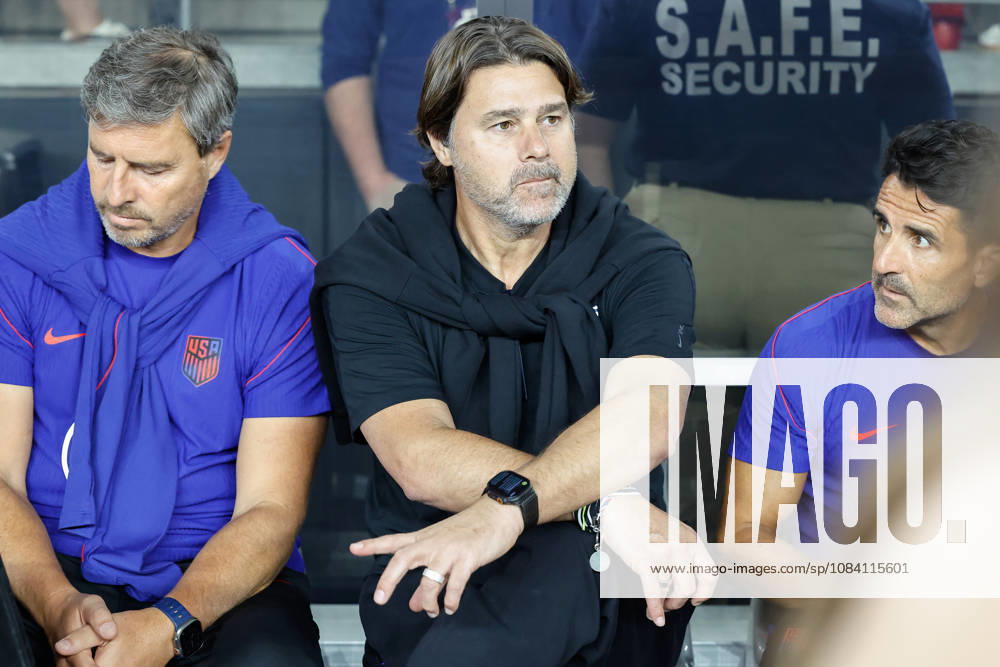 GLENDALE, AZ - OCTOBER 03: United States of America manager Mauricio Pochettino looks on before the International Friendly, Länderspiel, Nationalmannschaft soccer match between Mexico and the United States of America on October 3, 2026 at State Farm Stadium in Glendale, Arizona. (Photo by Kevin Abele Icon Sportswire) SOCCER: OCT 03 USA vs Mexico Icon261003020
