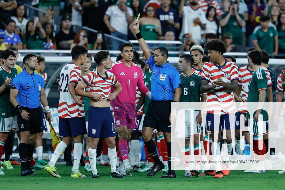 GLENDALE, AZ - OCTOBER 03: United States of America midfielder Sebastian Berhalter (14) reacts after getting a yellow card during the International Friendly, Länderspiel, Nationalmannschaft soccer match between Mexico and the United States of America on October 3, 2026 at State Farm Stadium in Glendale, Arizona. (Photo by Kevin Abele Icon Sportswire) SOCCER: OCT 03 USA vs Mexico Icon261003034