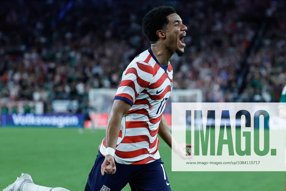 GLENDALE, AZ - OCTOBER 03: United States of America midfielder Malik Tillman (17) reacts after scoring during the International Friendly, Länderspiel, Nationalmannschaft soccer match between Mexico and the United States of America on October 3, 2026 at State Farm Stadium in Glendale, Arizona. (Photo by Kevin Abele Icon Sportswire) SOCCER: OCT 03 USA vs Mexico Icon261003042