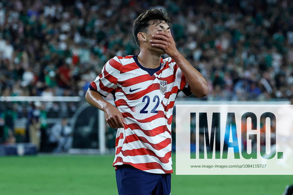 GLENDALE, AZ - OCTOBER 03: United States of America forward Justin Ellis (22) reacts after missing a shot during the International Friendly, Länderspiel, Nationalmannschaft soccer match between Mexico and the United States of America on October 3, 2026 at State Farm Stadium in Glendale, Arizona. (Photo by Kevin Abele Icon Sportswire) SOCCER: OCT 03 USA vs Mexico Icon261003044