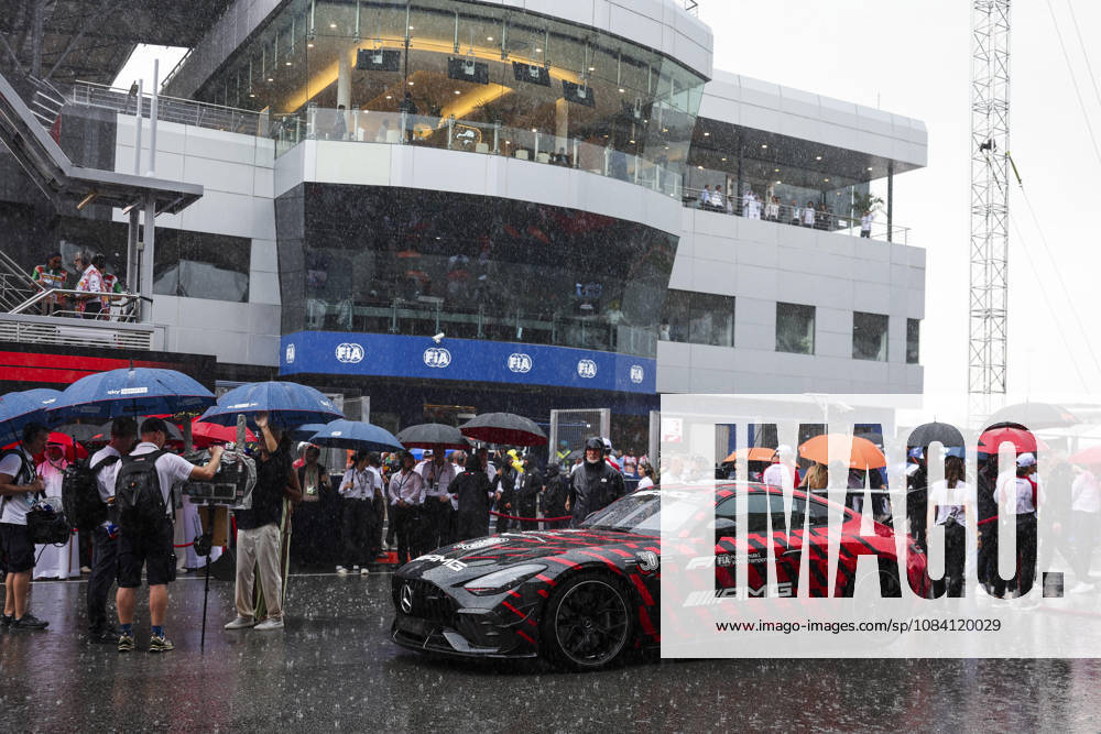 F1 - BAHRAIN GRAND PRIX IN MALAYSIA 2026 Safety car on the grid, rain during the 2026 Formula 1 Bahrain Grand Prix in Malaysia, 16th round of the 2026 Formula One World Championship, WM, Weltmeisterschaft from October 2 to 4, 2026 on the Sepang International Circuit, in Sepang, Malaysia - SepangMalaysia