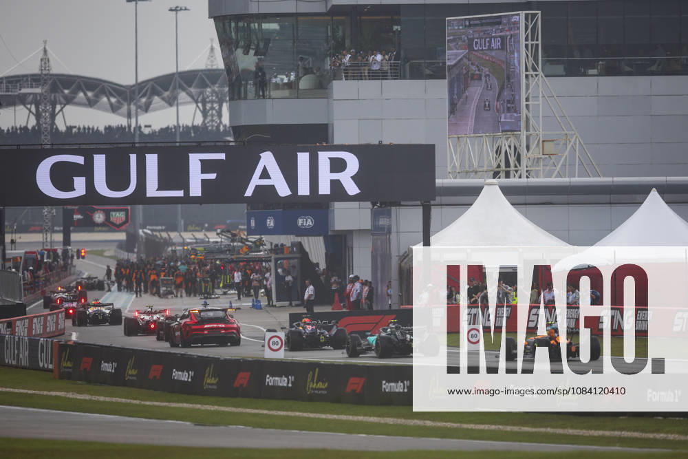 F1 - BAHRAIN GRAND PRIX IN MALAYSIA 2026 Race suspended, cars entering in the pit lane, Safety car, 12 KIMI ANTONELLI Andrea (ita), Mercedes AMG F1 Team W17, action during the 2026 Formula 1 Bahrain Grand Prix in Malaysia, 16th round of the 2026 Formula One World Championship, WM, Weltmeisterschaft from October 2 to 4, 2026 on the Sepang International Circuit, in Sepang, Malaysia - SepangMalaysia