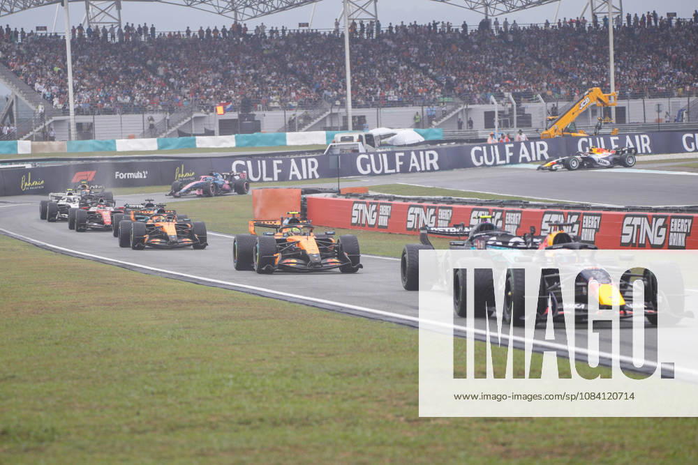 Formula 1 Gulf Air Bahrain Grand Prix in Malaysia 2026 Max Verstappen (NED), Oracle Red Bull Racing , RB22, Car 3 and the other cars entering the pit lane during red flag, Formula 1 Gulf Air Bahrain Grand Prix in Malaysia 2026 on October 4., 2026 in Sepang International Circuit, Sepang, Malaysia Zsombor Toth Sepang Sepang International Circuit Selangor Malaysia