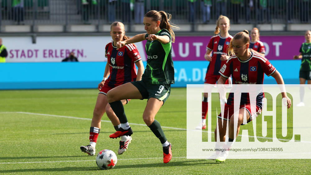 VfL vs. HSV, Women s Bundesliga, Wolfsburg, October 4, 2026, Soccer, Women, Google Pixel Bundesliga, 2026–2027 Season, VfL Wolfsburg vs. Hamburger SV, Lara Prasnikar (VfL Wolfsburg), Svea Stoldt (HSV), AOK Stadium, Lower Saxony, Germany