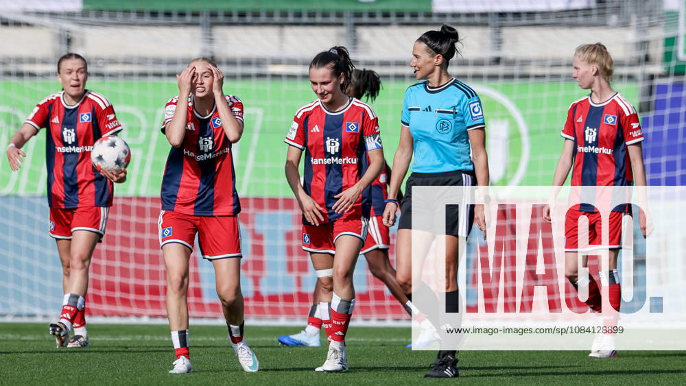 From left: Annaleen Böhler, Hamburger SV (HSV), 6, Paulina Bartz of Hamburger SV (HSV), 37, and Pauline Machtens of Hamburger SV (HSV), 28, in conversation with referee Nadine Westerhoff; they are complaining, protesting, grumbling, or voicing objections; Jaqueline Dönges of Hamburger SV (HSV), 21, DFB REGULATIONS PROHIBIT ANY USE OF PHOTOGRAPHS AS IMAGE SEQUENCES AND OR VIDEO-LIKE PHOTO SERIES DFB REGULATIONS PROHIBIT ANY USE OF PHOTOGRAPHS AS IMAGE SEQUENCES AND OR QUASI-VIDEO, October 4, 2026, Wolfsburg, Germany, Soccer, Google Pixel Women’s Bundesliga, VfL Wolfsburg, Hamburger SV