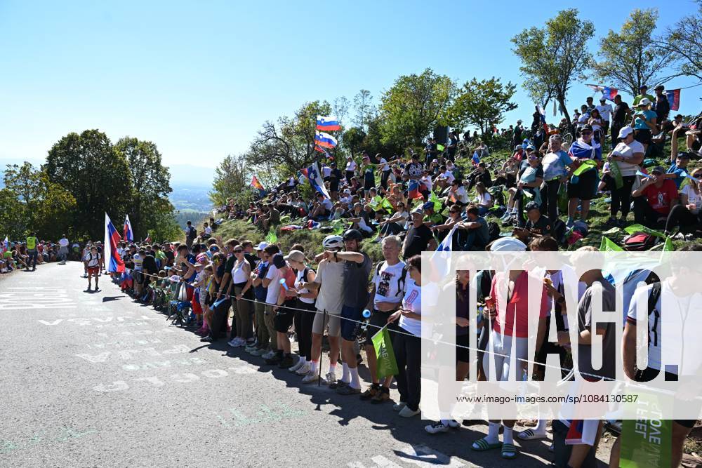 Cycling fans pictured during the elite men Road Race race (196,2 km) at the cycling UEC Road European Championships, in Ljubljana, Slovenia Sunday 4 October 2026. The UEC Road European Championships are taking place from 02 to 07 October in Ljubljana, Slovenia. DAVIDxPINTENS x188697657x