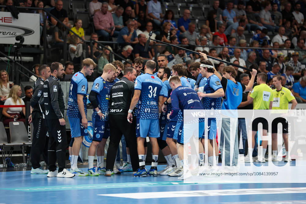 The TVB Stuttgart team during a timeout, GER, TVB Stuttgart vs. TBV Lemgo Lippe, handball, Opel Handball Bundesliga, Matchday 6, 2026–2027 season, October 4, 2026 GER, TVB Stuttgart vs. TBV Lemgo Lippe, Handball, Opel Handball Bundesliga, Matchday 6, 2026–2027 season, October 4, 2026 Stuttgart