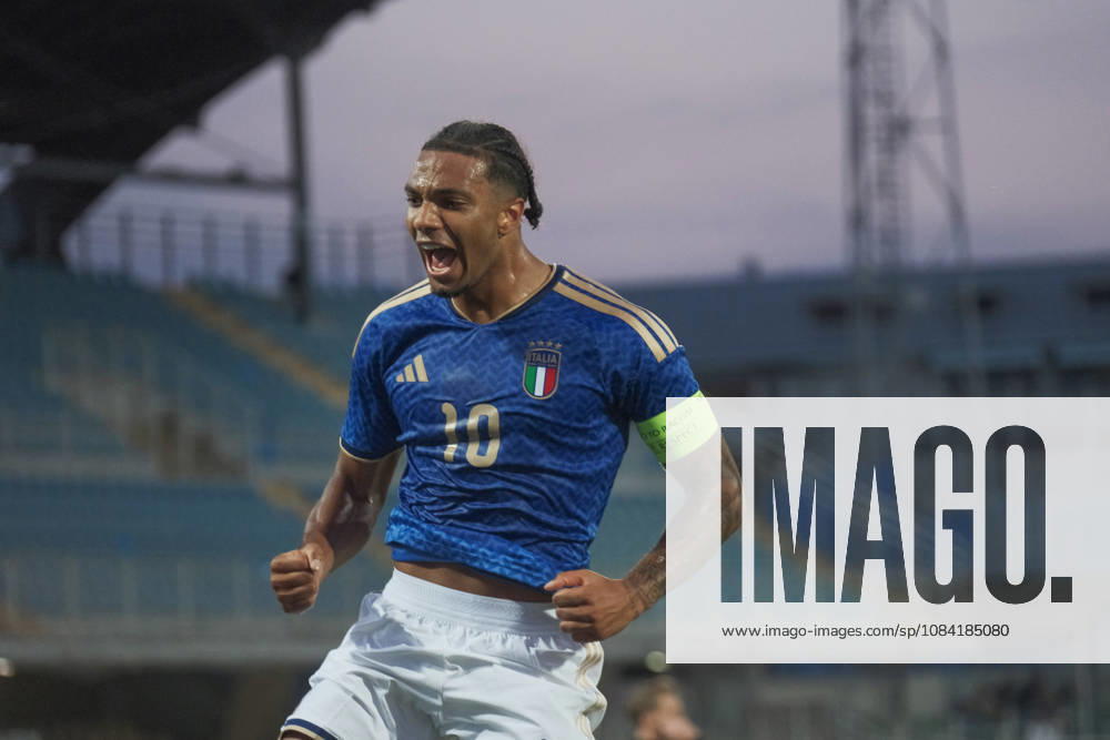 IPA89339829 - Ndur ( 10 Italy) during the 2027 European Under-21 Championship Qualifying Round—Italy vs. Poland, UEFA European Football Championship in Pescara, Italy