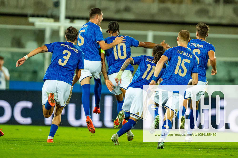 Italy players celebrating after scoring a goal seen during U21, U 21 U 21 U 21 U 21 2027 EURO Qualifying, EM, Europameisterschaft EM, Europameisterschaft EM, Europameisterschaft EM, Europameisterschaft game between national teams of Italy and Poland (Kazimierz Koper Ball Raw Images) Pescara Stadio Adriatico Italy