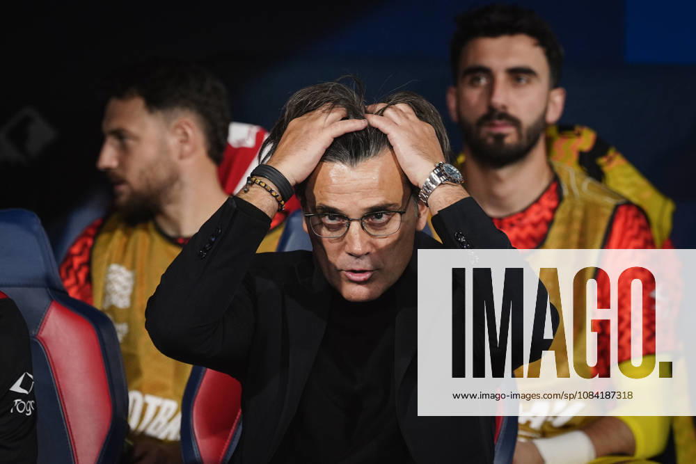 TurkeyÕs head coach Vincenzo Montella looks on during the UEFA Nations League 2026 27 match between Italy and Turkiye (Group A1 - Matchday 4) at Stadio Renato Dall Ara in Bologna, Italy - October 5, 2026. - Soccer