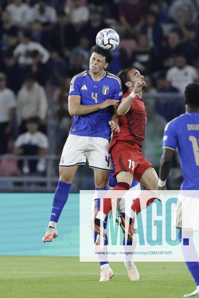 UEFA Nations League football match Italy vs Turkey Alessandro Romano of Italy challenges for the ball with Yunus Akgun of Turkiye During UEFA Nations League football match (League A, Group A1) between Italy vs Turkey at the Renato Dall Ara stadium in Bologna on October 05, 2026. _BPH1837