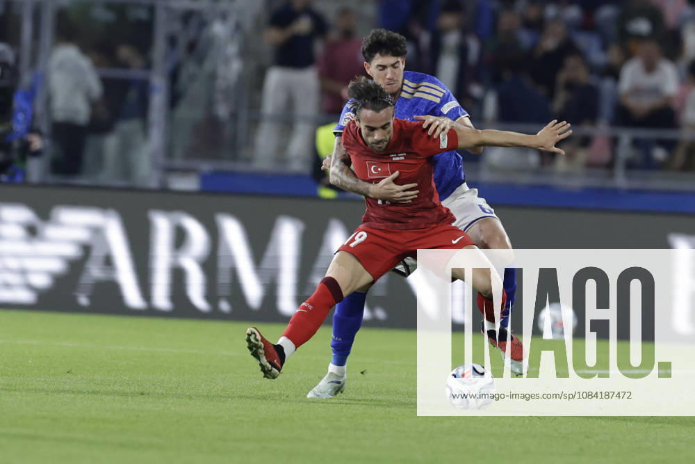 UEFA Nations League football match Italy vs Turkey Alessandro Bastoni of Italy challenges for the ball with Yunus Akgun of Turkiye mDuring UEFA Nations League football match (League A, Group A1) between Italy vs Turkey at the Renato Dall Ara stadium in Bologna on October 05, 2026. _BPH1848
