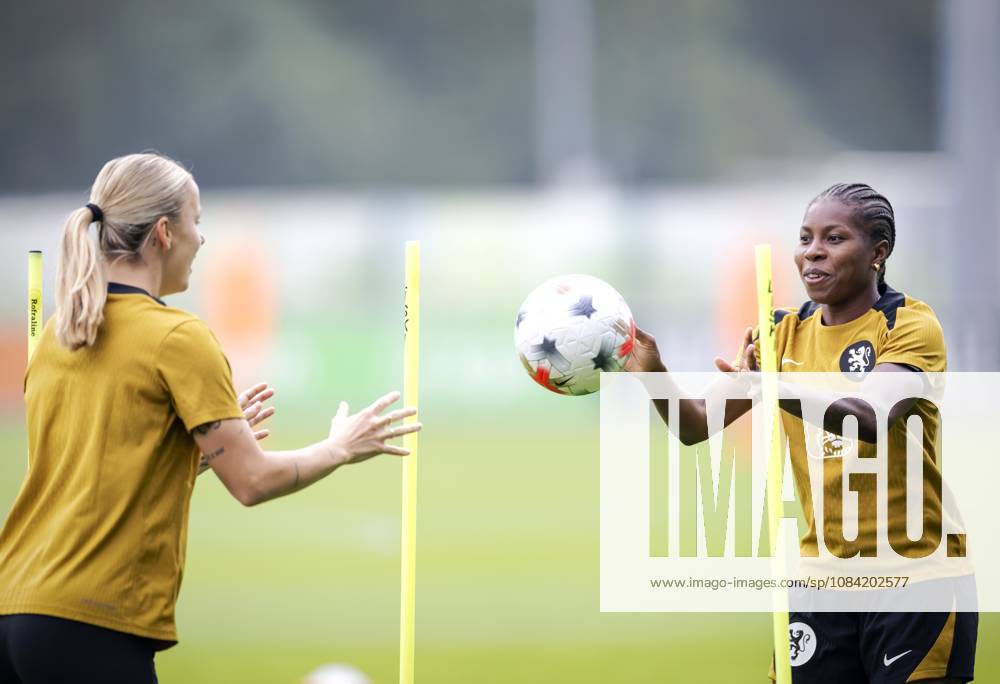 ZEIST - Lineth Beerensteyn during a training session of the Dutch women s football team in preparation for the World Cup qualifying match against Hungary. ROBIN VAN LONKHUIJSEN ANP ANPxSportx IVx 571665939 originalFilename: 571665939
