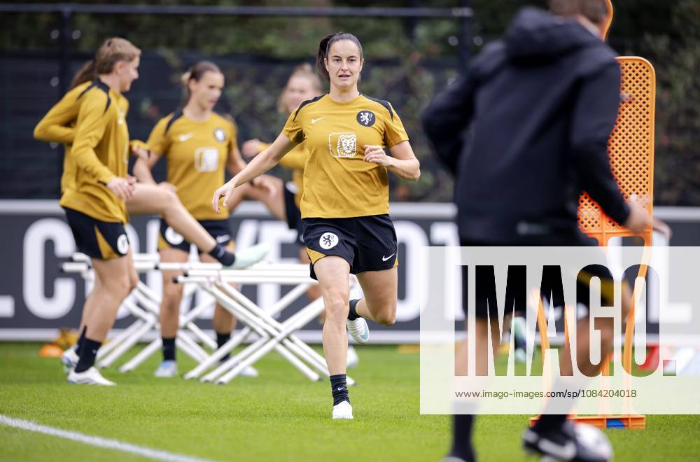 ZEIST - Caitlin Dijkstra during a training session of the Dutch women s football team in preparation for the World Cup qualifying match against Hungary. ROBIN VAN LONKHUIJSEN ANP ANPxSportx IVx 571674589 originalFilename: 571674589