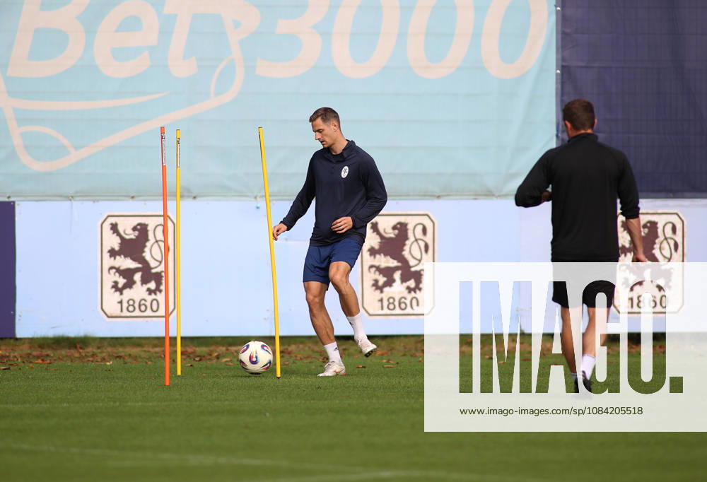 Soccer, Men s, Bavarian Regional League, 2026–2027 Season, TSV 1860 Munich, Practice, Grünwalder Strasse 114 Dennis Dressel of TSV 1860 Munich during a separate conditioning session with the ball