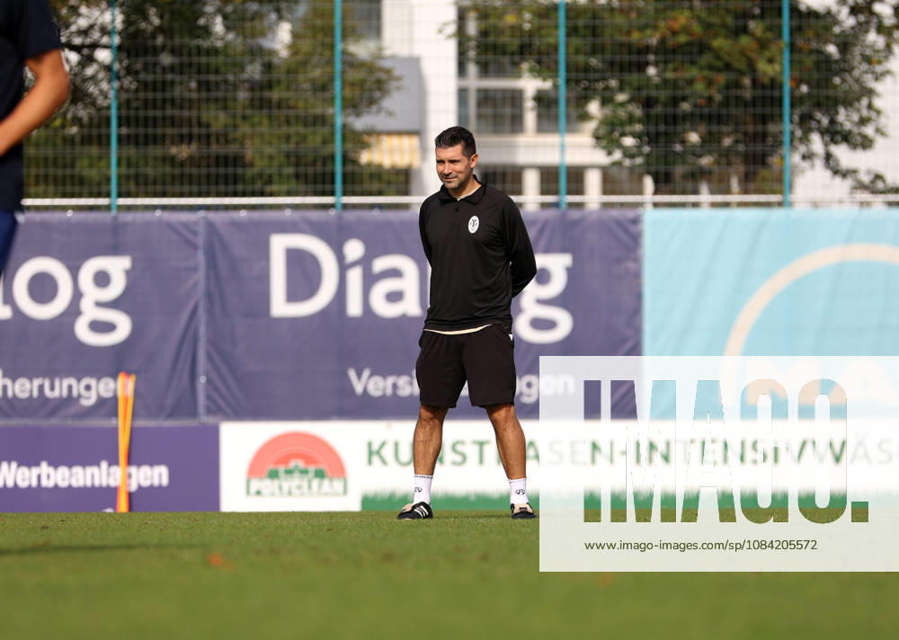 Soccer, Men s, Bavarian Regional League, 2026–2027 Season, TSV 1860 Munich, Practice, Grünwalder Strasse 114, Alper Kayabunar, coach of TSV 1860 Munich, standing on the practice field
