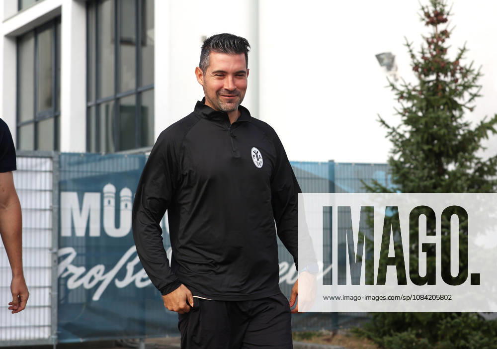 Soccer, Men s, Bavarian Regional League, 2026–2027 Season, TSV 1860 Munich, Practice, Grünwalder Strasse 114, Alper Kayabunar, Coach of TSV 1860 Munich, on his way to the practice field