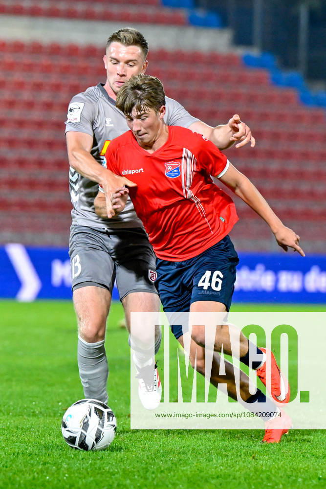 V li Erik Majetschak Regensburg, 13 Marinus Spann Unterhaching, 46 in a one-on-one, duel, tackle, dynamic, action, October 6, 2026, Unterhaching, Germany, soccer, BFV Association Cup, quarterfinals, SpVgg Unterhaching vs. SSV Jahn Regensburg
