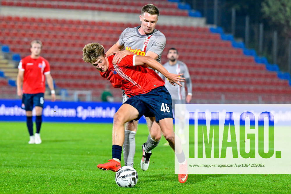 From left: Marinus Spann (Unterhaching), 46; Erik Majetschak (Regensburg), 13; in a one-on-one battle, duel, tackle, dynamic play, action, October 6, 2026, Unterhaching, Germany, soccer, BFV Association Cup, quarterfinals, SpVgg Unterhaching vs. SSV Jahn Regensburg