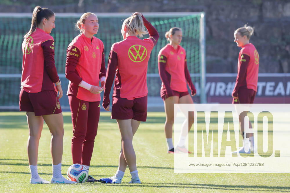 DFB Soccer Media Events, German Women s National Team Training: Melissa Kössler, Laura Dick, German Women s National Team, Eppelheim