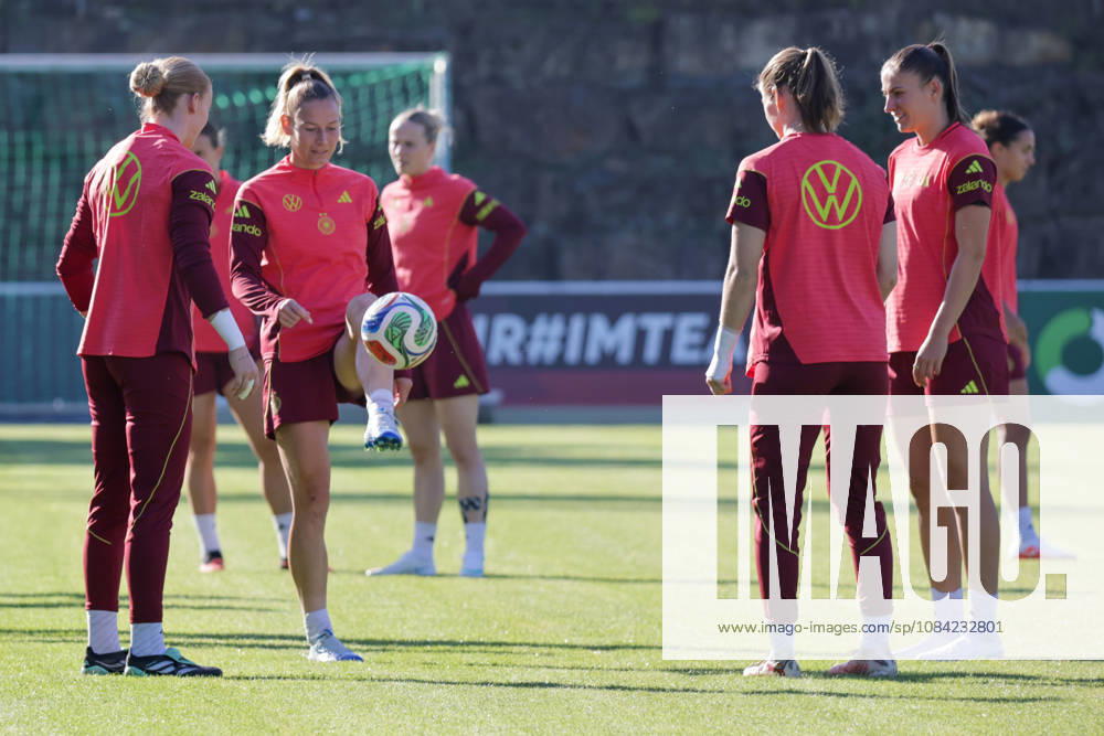 DFB Soccer Media Events, German Women s National Team Training: Laura Dick, Sarai Linder, German Women s National Team, Eppelheim