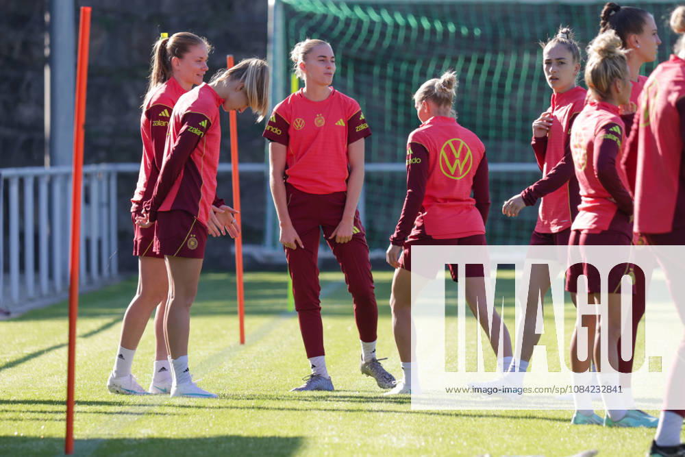 DFB Soccer Media Events, German Women s National Team Training: Sjoeke Nüsken, Laura Freigang, German Women s National Team, Eppelheim