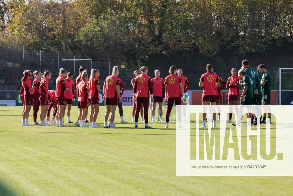 DFB Soccer Media Events, German Women s National Team Practice: Christian Wück leads the German national team s practice; German Women s National Team, Eppelheim