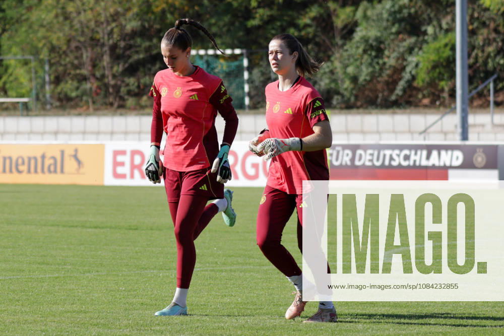 DFB Soccer Media Events, German Women s National Team Training, from left: Ena Mahmutovic, Stina Johannes, German Women s National Team, Eppelheim