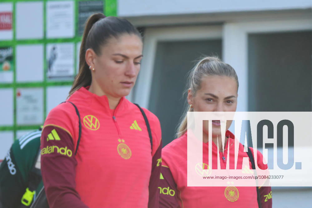German Women s National Soccer Team Training Friendly Match: Germany vs. Australia Pictured, from left: Melissa Kössler (Koessler) of Germany and Marie Müller (Mueller) of Germany