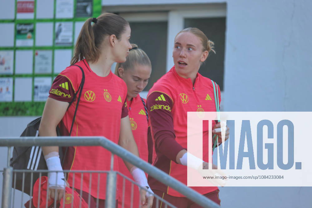 German Women s National Soccer Team Training Friendly Match: Germany vs. Australia Pictured, from left: Goalkeeper Stina Johannes (Germany) and goalkeeper Laura Dick (Germany)