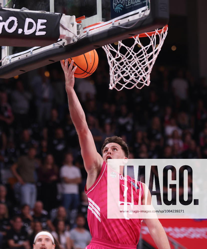 Grayson Murphy Bonn under the basket, BCL, Telekom Baskets Bonn vs. FC Porto, Bonn