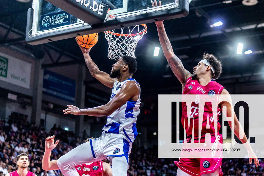 Xeyrius Williams, FC Porto, 20 vs. Michael Kessens, Telekom Baskets Bonn, 06 Telekom Baskets Bonn vs. FC Porto, Basketball, Basketball Champions League, Matchday 1, 2026–2027, October 7, 2026 Telekom Baskets Bonn vs. FC Porto, Basketball, Basketball Champions League, Matchday 1, 2026–2027, October 7, 2026 Bonn