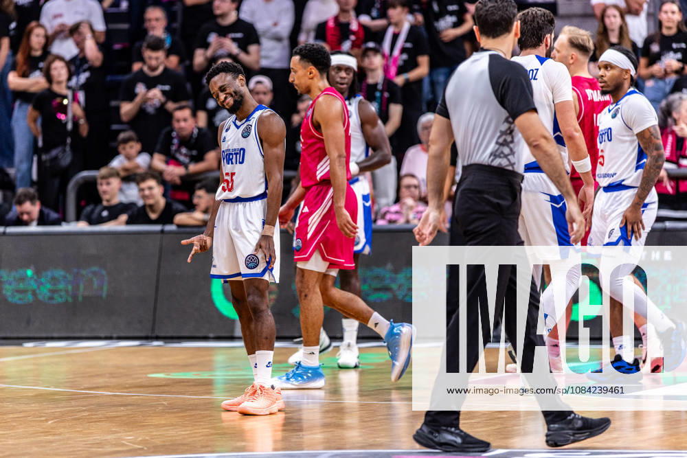 Childe Dundao, FC Porto, 55, dissatisfied; Telekom Baskets Bonn vs. FC Porto, Basketball, Basketball Champions League, Matchday 1, 2026–2027, October 7, 2026 Telekom Baskets Bonn vs. FC Porto, Basketball, Basketball Champions League, Matchday 1, 2026–2027, October 7, 2026 Bonn