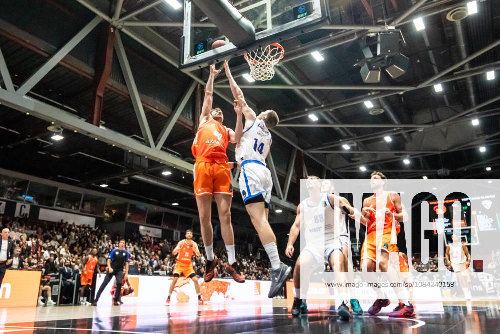 GER, BKT Eurocup, Basketball, Chemnitz, Niners Chemnitz vs. Neptunas Klaipeda, Jannis von Seckendorff (Niners Chemnitz), 90; Martynas Echodas (Neptunas Klaipeda), 14; Chemnitz Messe, Chemnitz, Saxony, Germany