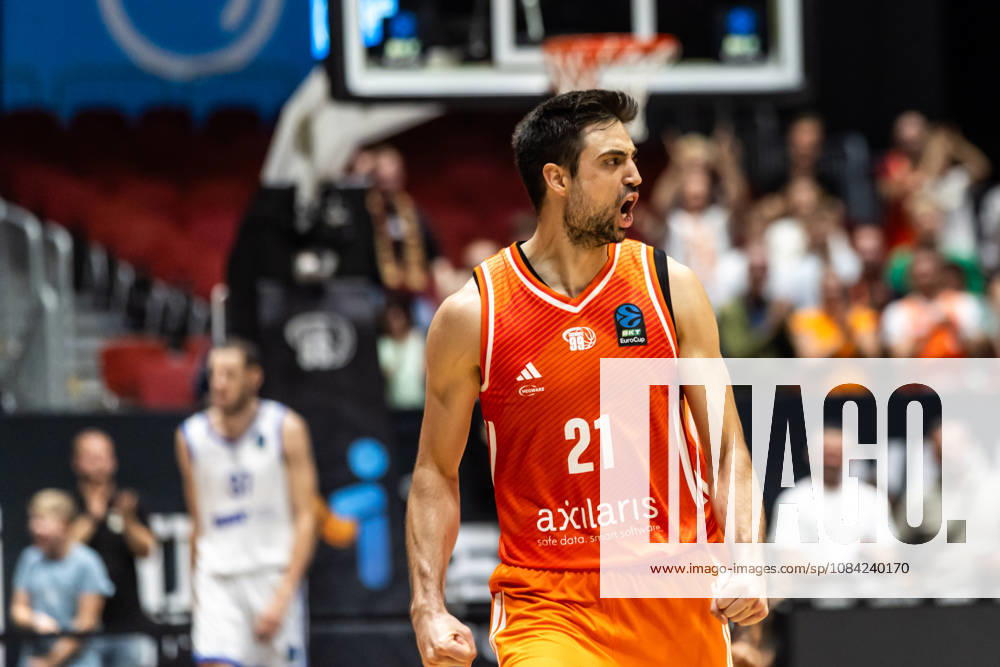 GER, BKT Eurocup, Basketball, Chemnitz, Niners Chemnitz vs. Neptunas Klaipeda, Mateo äeric (Niners Chemnitz), 21, celebrates at the Chemnitz Exhibition Center, Chemnitz, Saxony, Germany