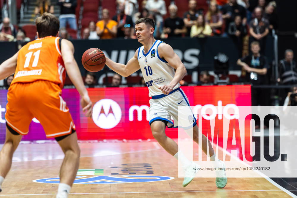 GER, BKT Eurocup, Basketball, Chemnitz, Niners Chemnitz vs. Neptunas Klaipeda, Elvar Fridriksson (Neptunas Klaipeda), 10, Elias Rödl (Niners Chemnitz), 11, Chemnitz Messe, Chemnitz, Saxony, Germany
