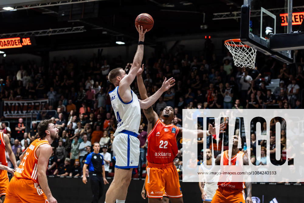 GER, BKT Eurocup, Basketball, Chemnitz, Niners Chemnitz vs. Neptunas Klaipeda, Martynas Echodas (Neptunas Klaipeda), 14, Nighael Ceaser (Niners Chemnitz), 22, Chemnitz Messe, Chemnitz, Saxony, Germany