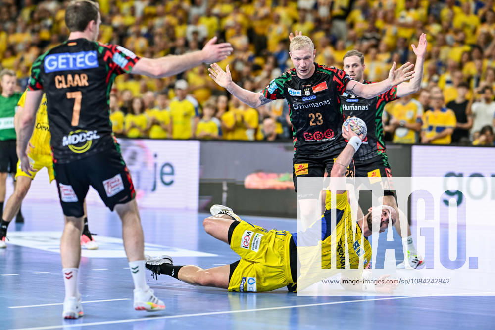 KIELCE UL. BOCZNA ( POLAND ) PILKA RECZNA MEZCZYZN ( HANDBALL MEN S ) LIGA MISTRZOW - FAZA GRUPOWA ( MEN S EHF CHAMPIONS LEAGUE - GROUP PHASE ) MECZ INDUSTRIA KIELCE - SC MAGDEBURG ( GAME ) NZ MAGNUS SAGSTRUP JENSEN ARCIOM KARALOK ( ARTSEM KARALEK ) FOTO MICHAL STANCZYK CYFRASPORT NEWSPIX.PL --- Newspix.pl 20261007CSMS0013