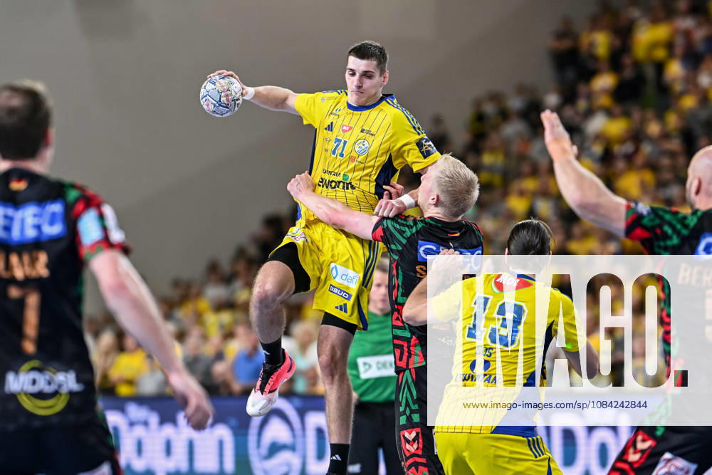 KIELCE UL. BOCZNA ( POLAND ) PILKA RECZNA MEZCZYZN ( HANDBALL MEN S ) LIGA MISTRZOW - FAZA GRUPOWA ( MEN S EHF CHAMPIONS LEAGUE - GROUP PHASE ) MECZ INDUSTRIA KIELCE - SC MAGDEBURG ( GAME ) NZ KIRILL RABCHYNSKI JULIEN BOS FOTO MICHAL STANCZYK CYFRASPORT NEWSPIX.PL --- Newspix.pl 20261007CSMS0015