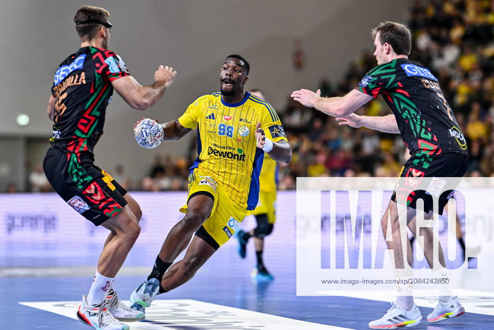 KIELCE UL. BOCZNA ( POLAND ) PILKA RECZNA MEZCZYZN ( HANDBALL MEN S ) LIGA MISTRZOW - FAZA GRUPOWA ( MEN S EHF CHAMPIONS LEAGUE - GROUP PHASE ) MECZ INDUSTRIA KIELCE - SC MAGDEBURG ( GAME ) NZ DYLAN NAHI FELIX CLAAR FOTO MICHAL STANCZYK CYFRASPORT NEWSPIX.PL --- Newspix.pl 20261007CSMS0021