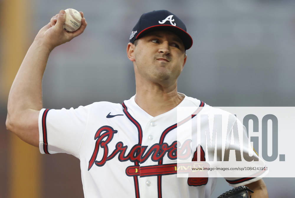 Atlanta Braves starting pitcher Tyler Mahle (54) throws against the Los Angeles Dodgers in the first inning in an MLB, Baseball Herren, USA National League Division Series playoff game at Truist Park in Atlanta, Georgia, on Wednesday, October 7, 2026. ATL20261007701 MIKExZARRILLI