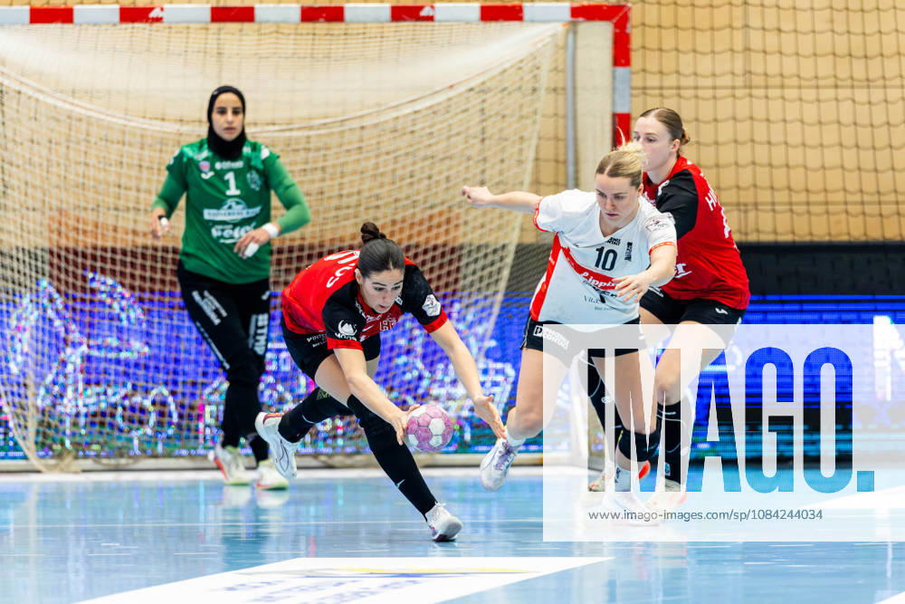 GER, Handball, Women, 2026–2027 Season, Alsco 1 Bl, Matchday 5, Thüringer HC vs. HSG Blomberg Lippe, Luca Csikos (Thüringer HC, 5), Maxi Muehlner (HSG Blomberg Lippe), 99947 Bad Langensalza, Salza, Halle, Mehrz Sports Hall, Thuringia, Germany